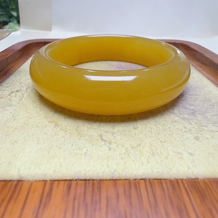 鑫***儿石英质玉（黄龙玉）未镶嵌手镯