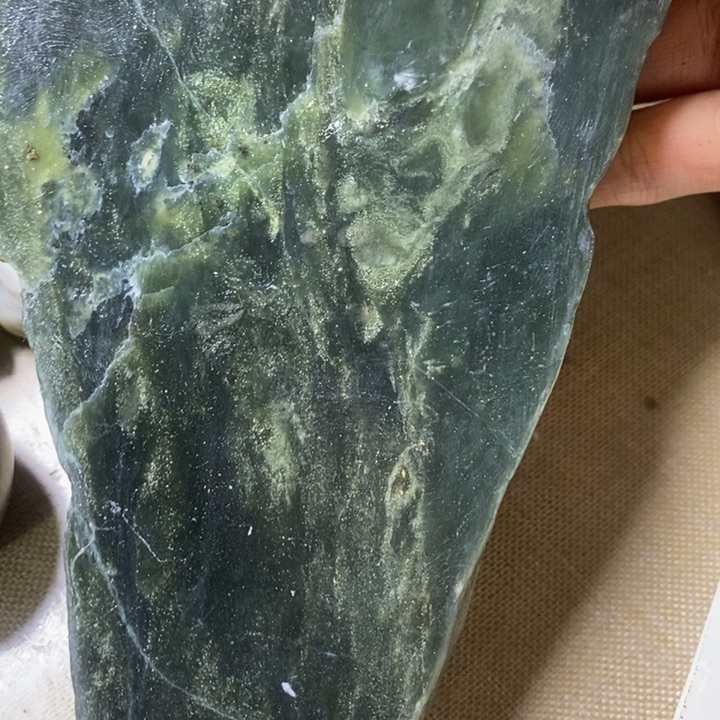 透闪石质玉未镶嵌珠宝半成品