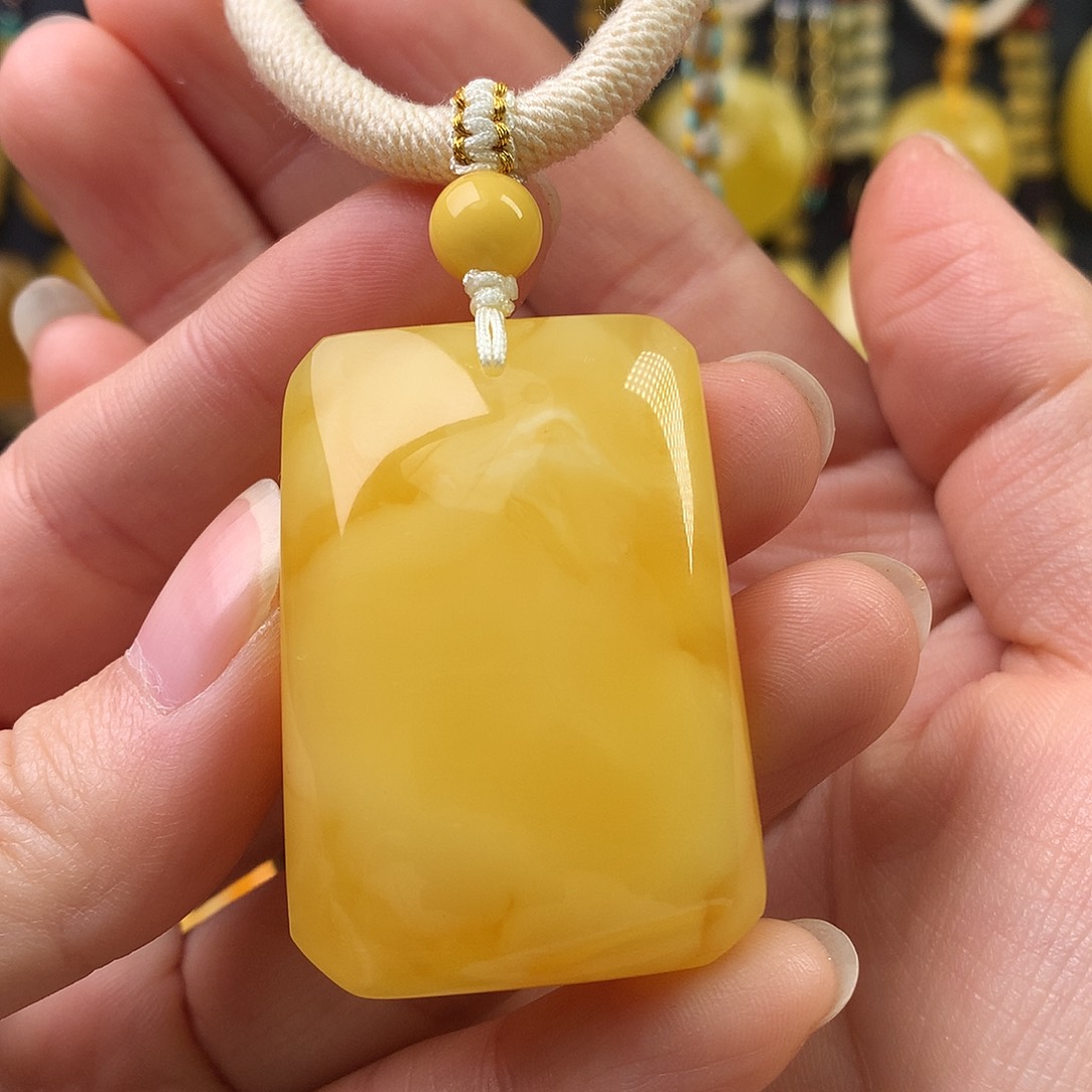 琥珀裸石未镶嵌吊坠