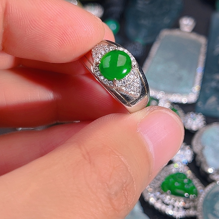 翡翠颈饰未镶嵌4，