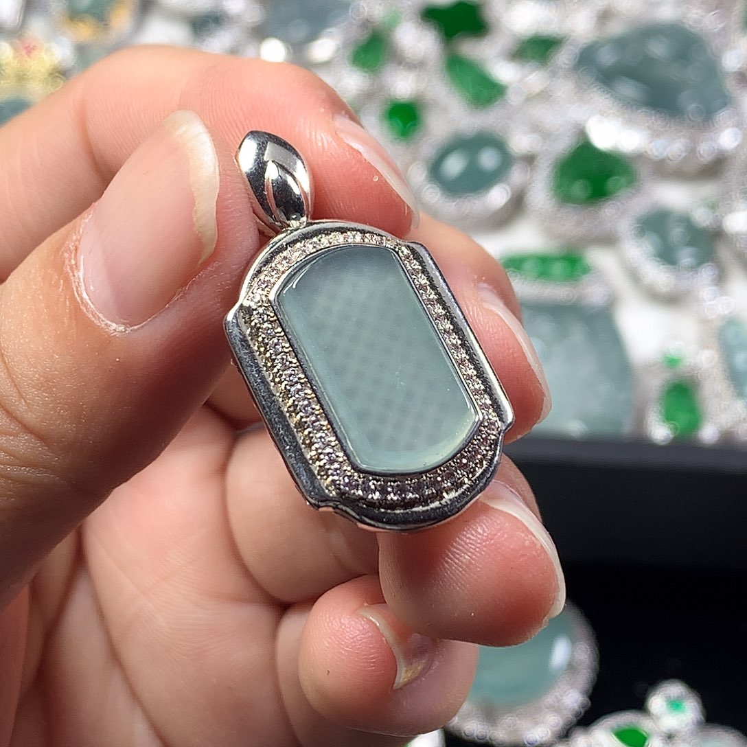翡翠未镶嵌吊坠(不含链)
