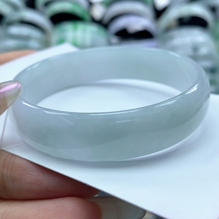 翡翠未镶嵌手镯公主