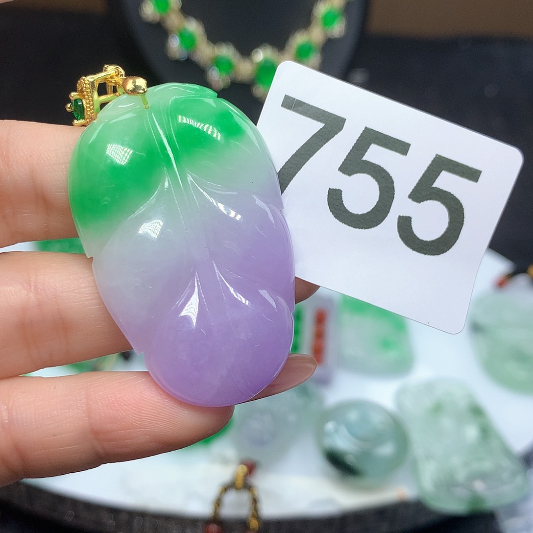 翡翠吊坠(赠链)未镶嵌