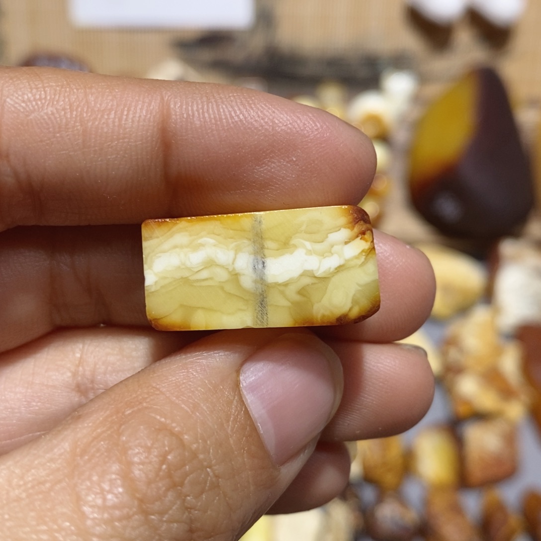 杨***机定制琥珀蜜蜡原石