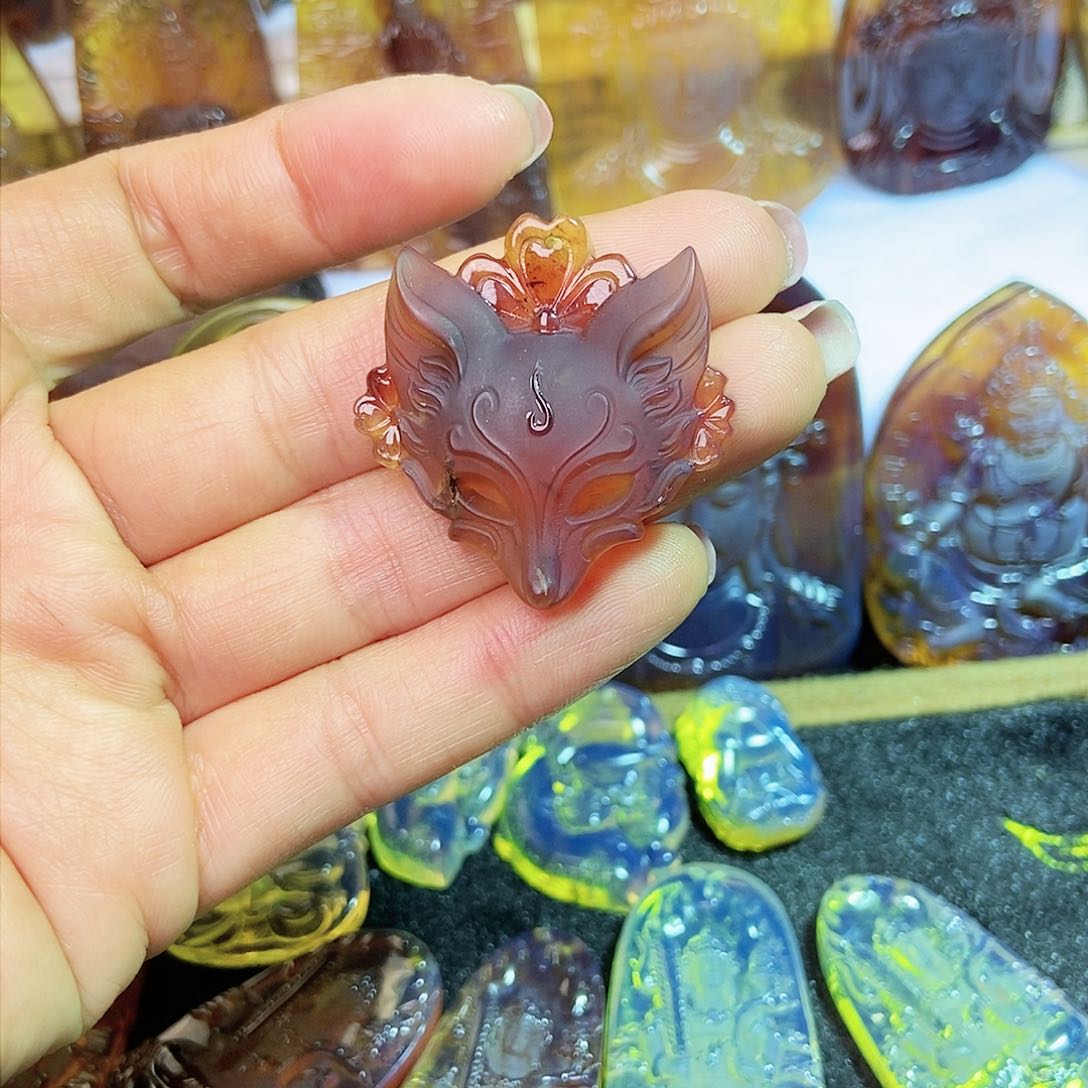 琥珀颈饰未镶嵌狐狸