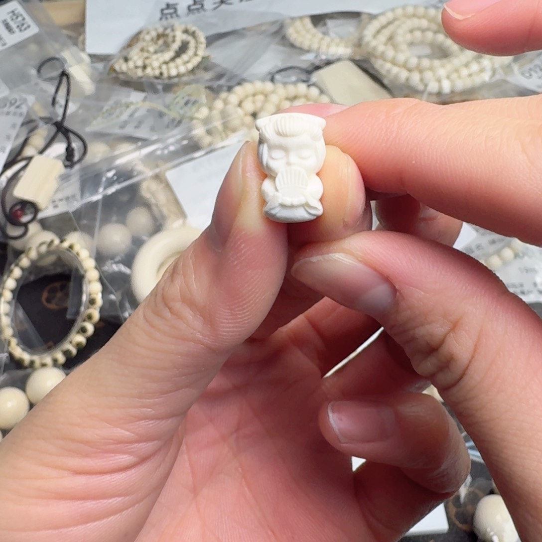 柏香籽/百香籽吊坠猛犸