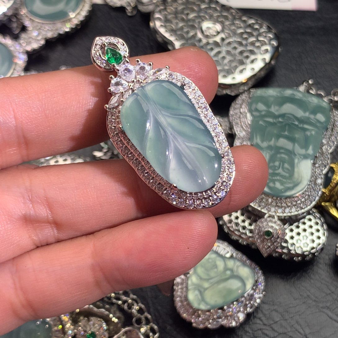 翡翠颈饰未镶嵌叶子