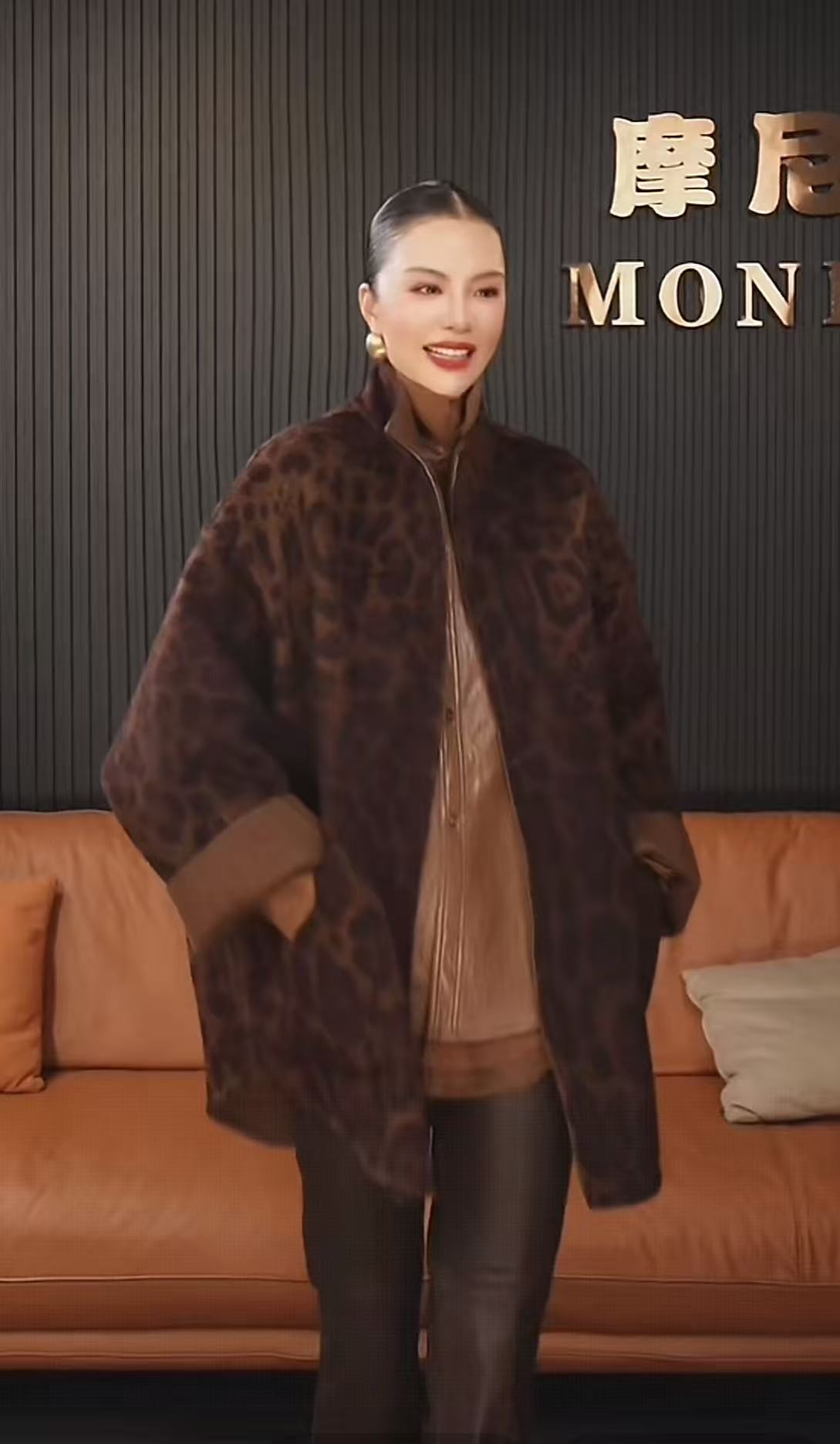 MONICA暖棕豹纹柔绒立领外套冬季