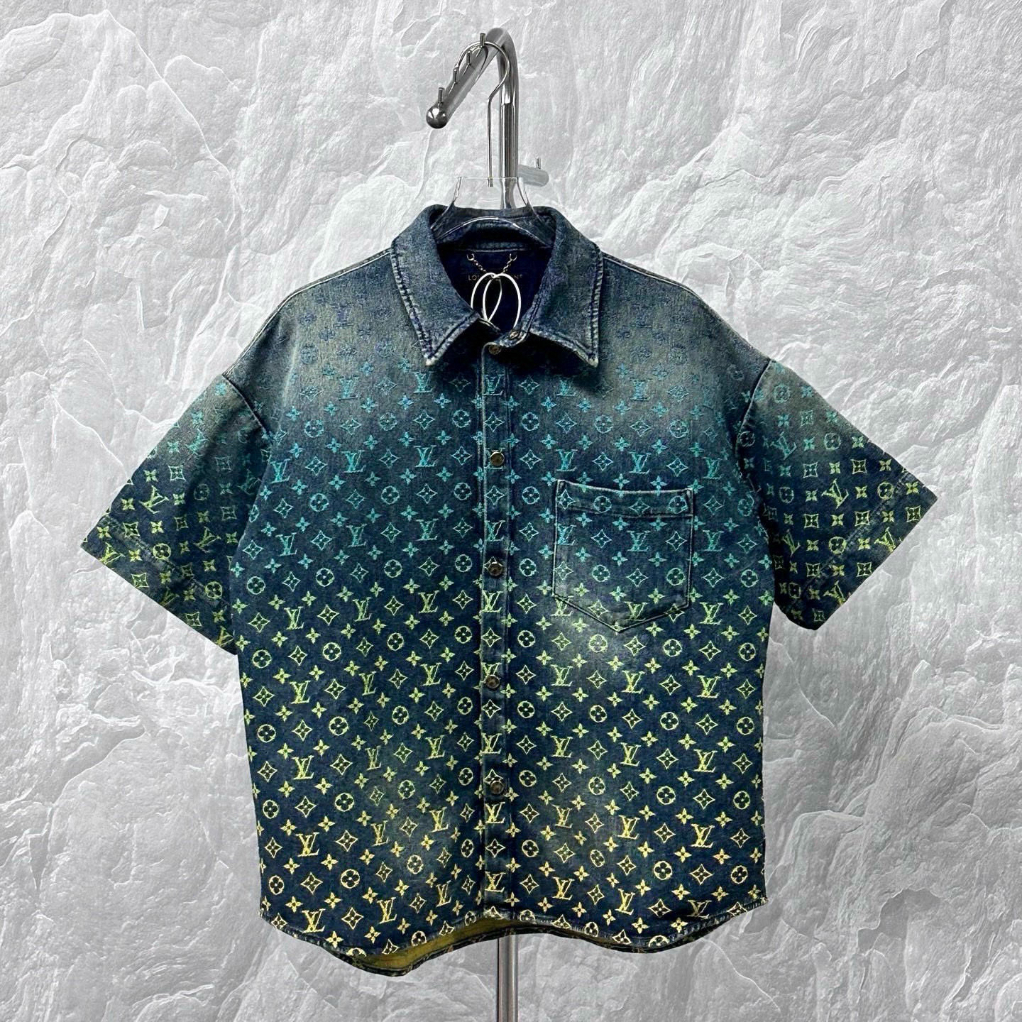 未使用 LouisVuitton/路易威登 彩虹渐变满印衬衫短袖M码D15988