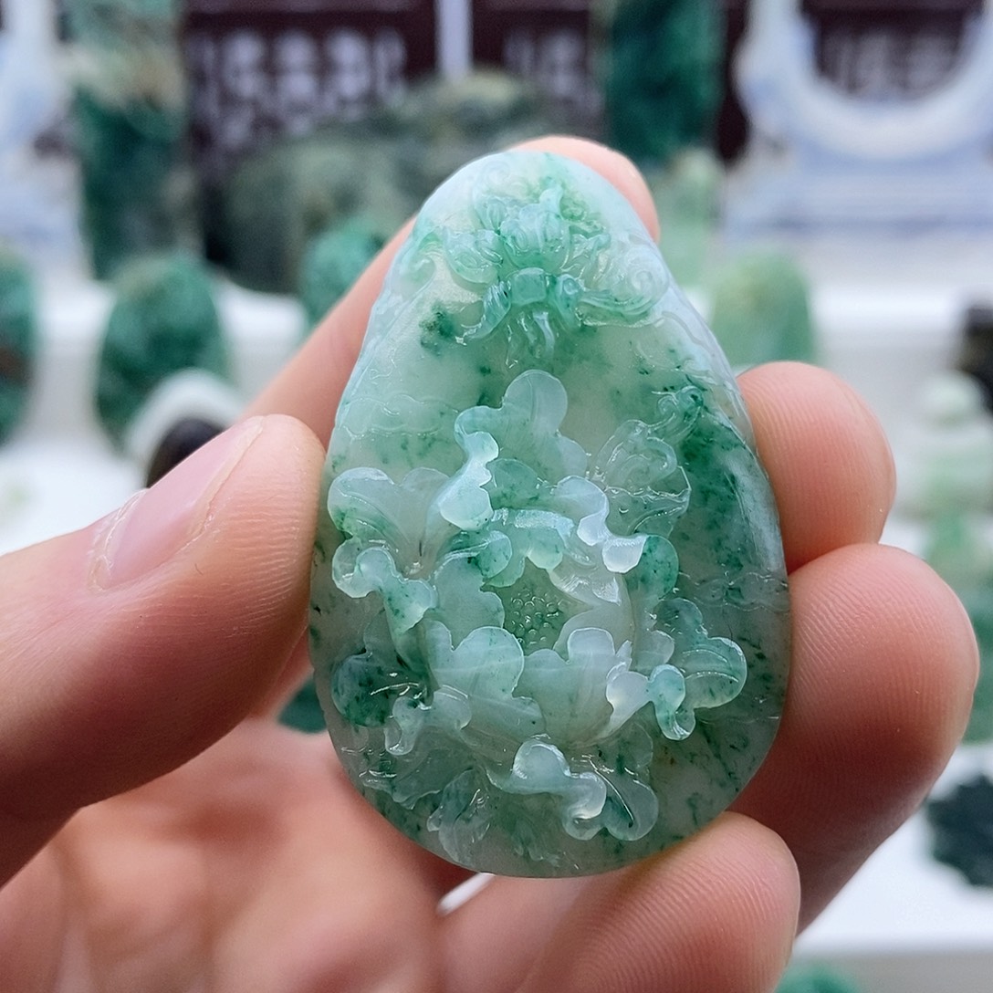 用***3独山玉未镶嵌颈饰