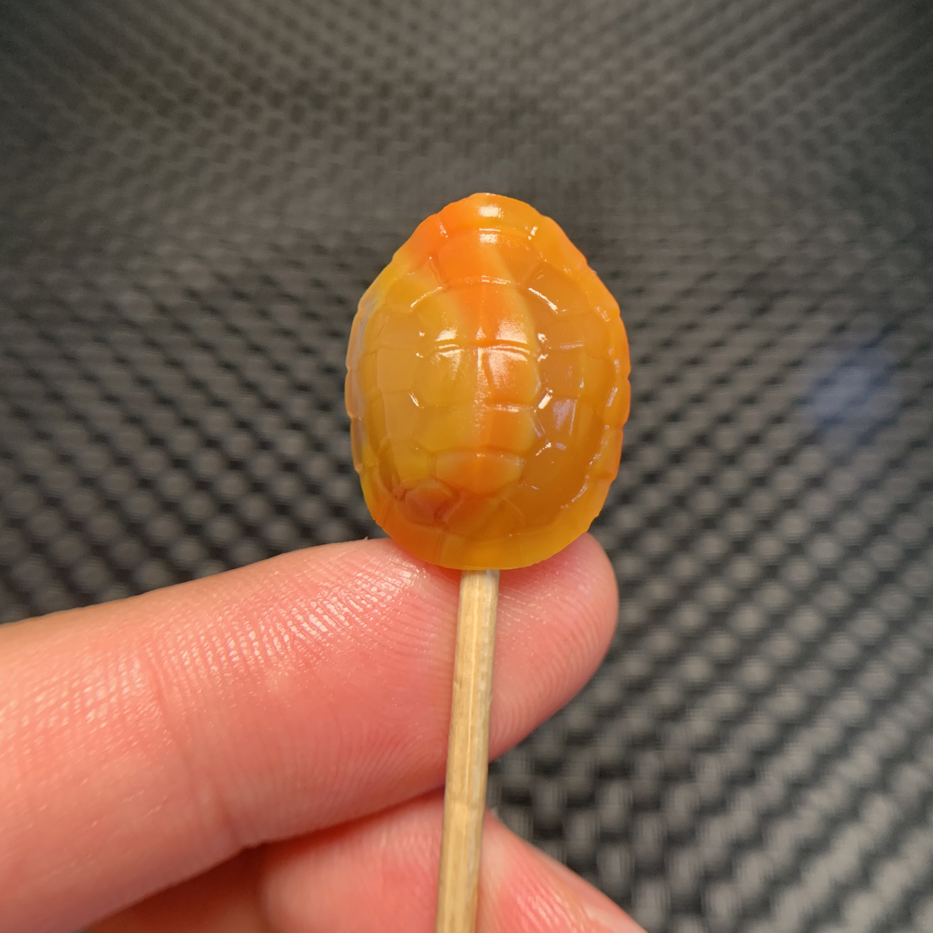 战国红富甲天下吊坠背云玉化料精工雕刻22×18×12mm尺寸