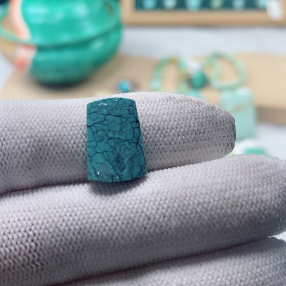 绿松石颈饰未镶嵌