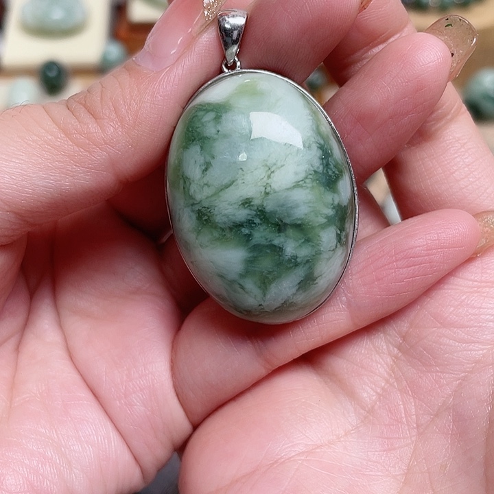 透闪石-蛇纹石玉颈饰银S925镶嵌