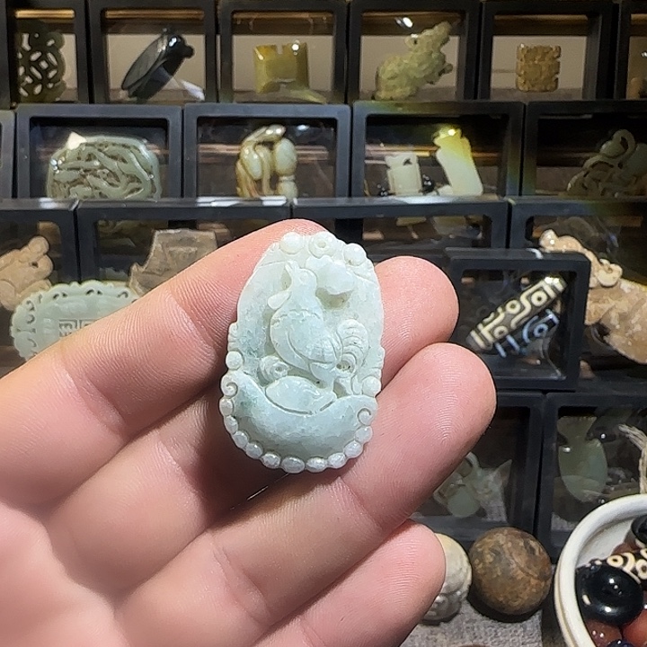 小***哥翡翠未镶嵌颈饰工艺品生肖牌