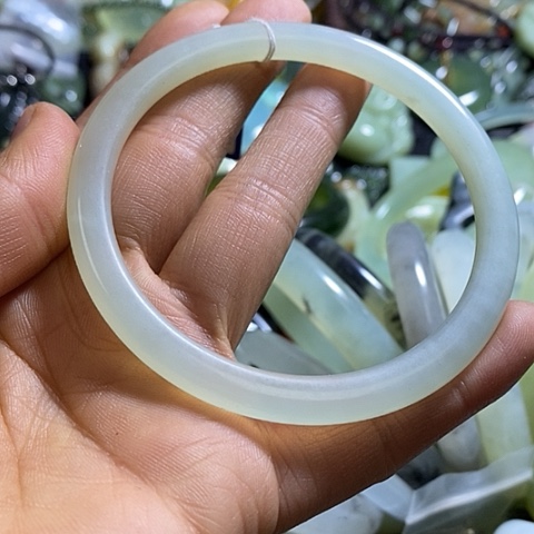 岫玉手镯未镶嵌56口径