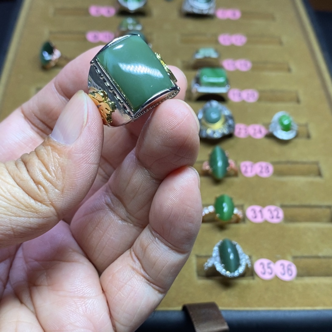 和田玉未镶嵌戒指