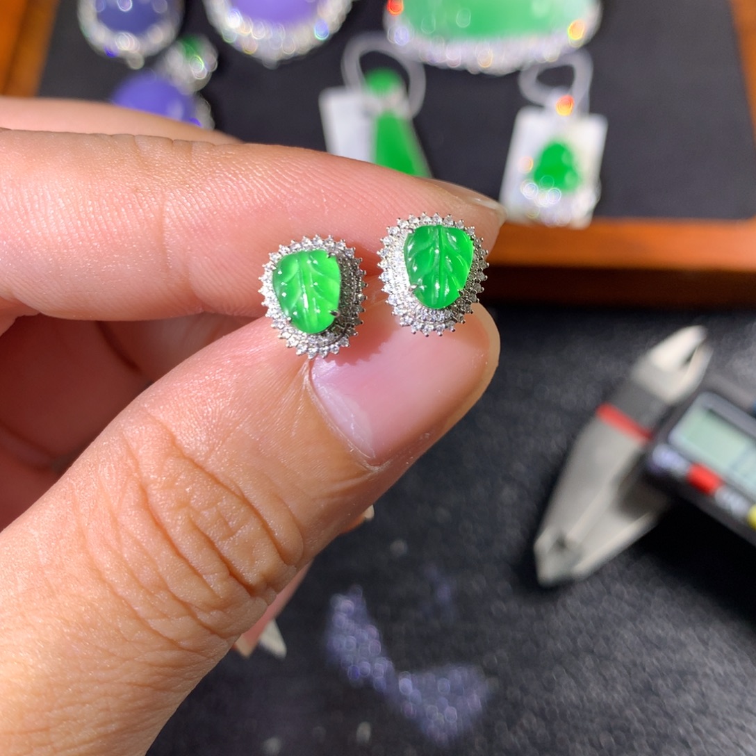 翡翠18K金镶嵌耳饰翡翠