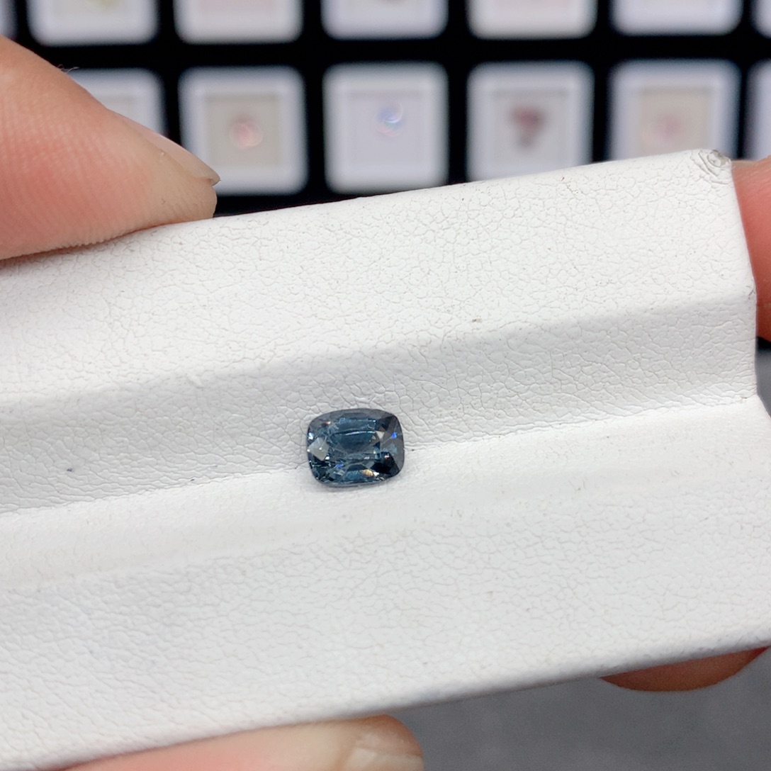 尖晶石裸石未镶嵌1.05克拉