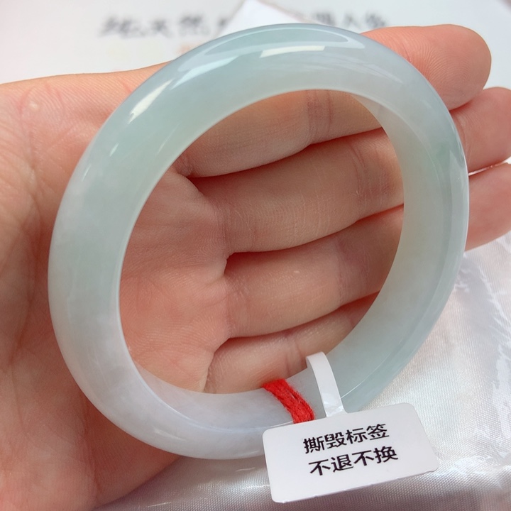 翡翠手镯未镶嵌55圈