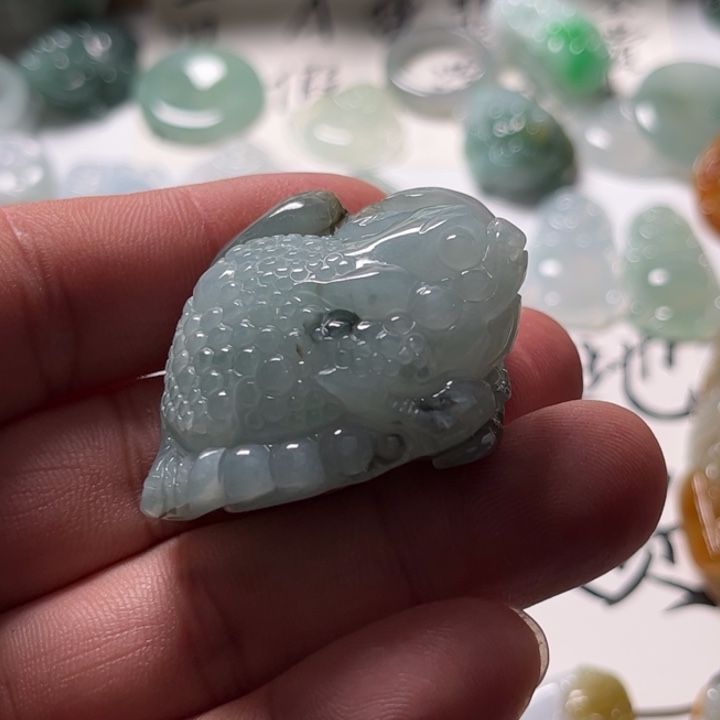 翡翠未镶嵌颈饰金蟾