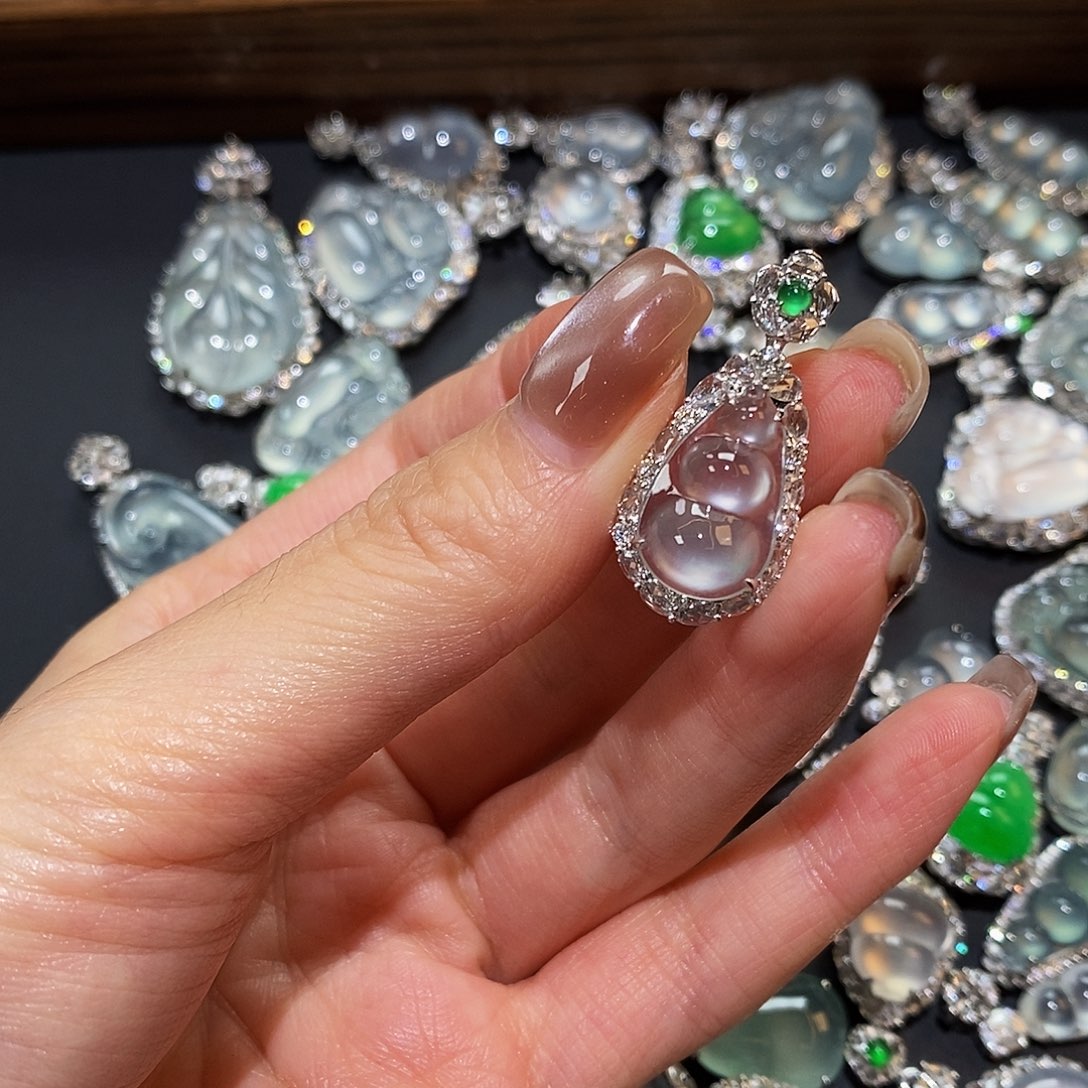 鱼***七翡翠18K金镶嵌颈饰天然缅甸翡翠吊坠福豆