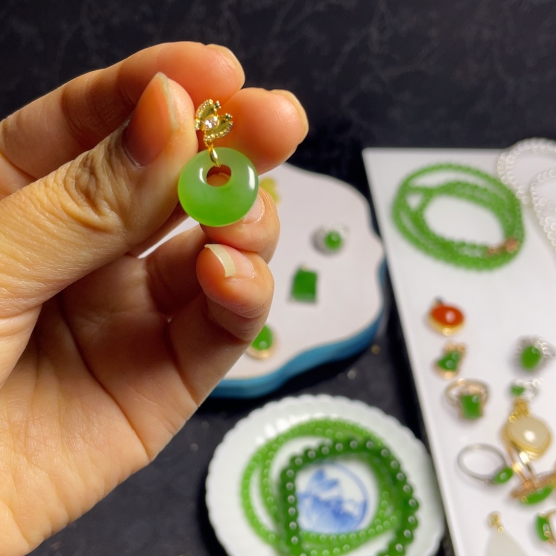 和田玉18K金镶嵌挂件