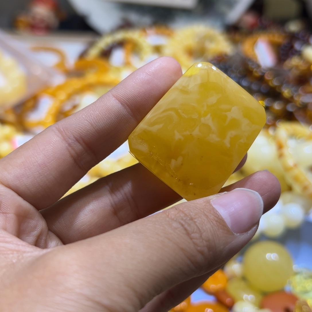 琥珀珠宝奇石未镶嵌
