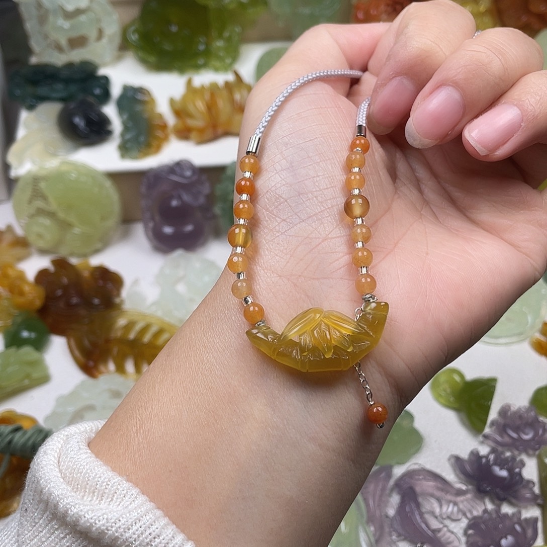 蛇纹石玉未镶嵌颈饰