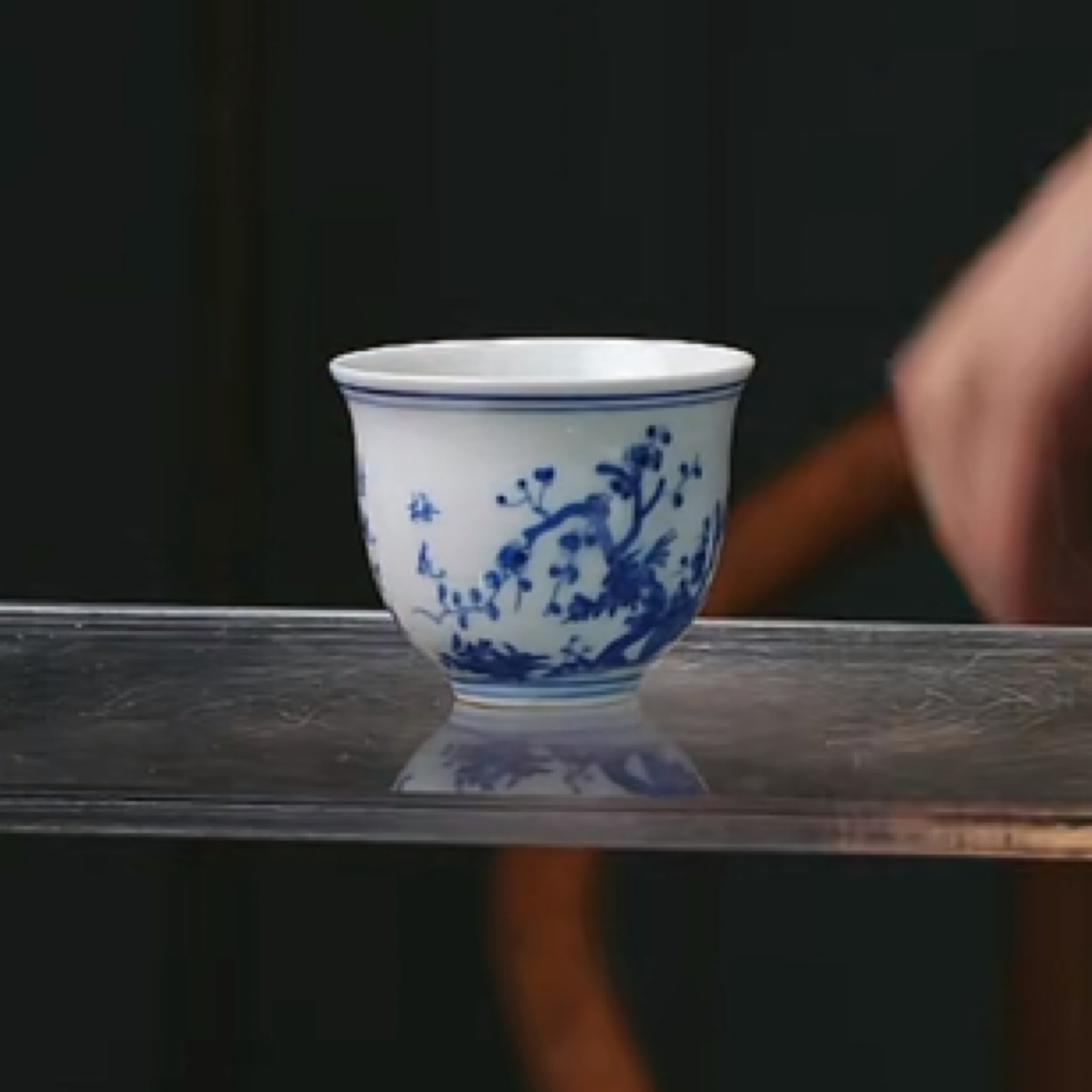 D青花梅花诗题纹杯