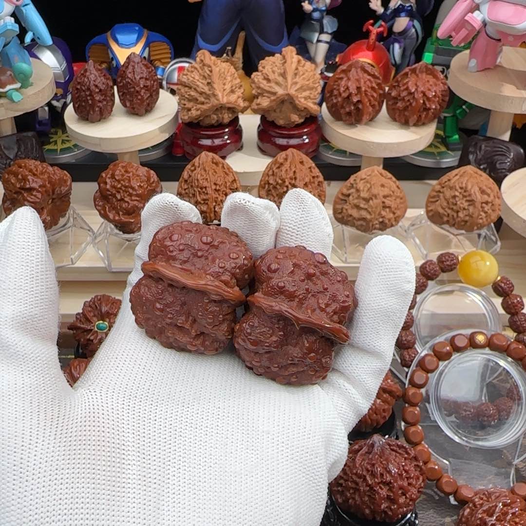 文玩核桃吊坠37雕刻红蛤蟆头