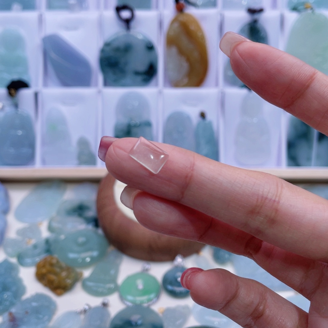 翡翠颈饰未镶嵌翡翠A货颈饰未镶嵌