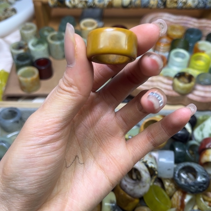 蛇纹石玉未镶嵌戒圈