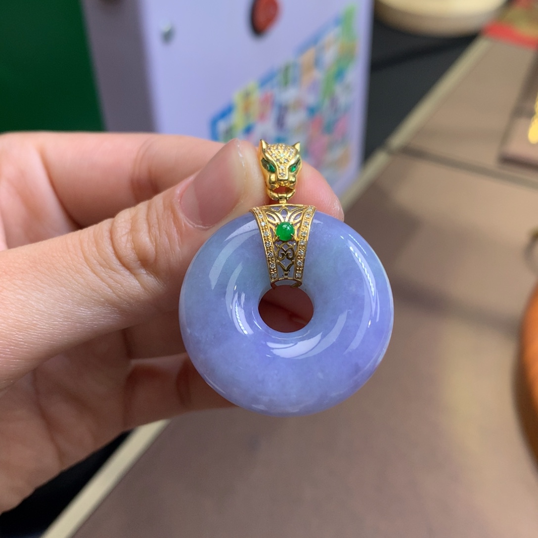 翡翠18K金镶嵌颈饰翡翠