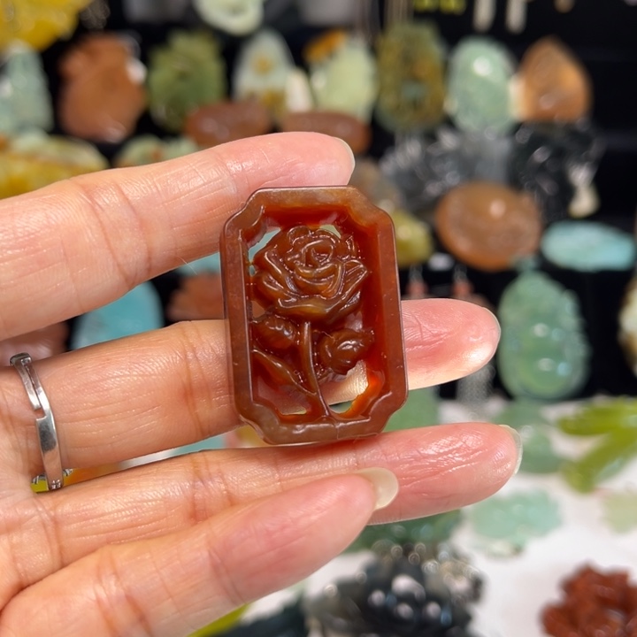 蛇纹石玉未镶嵌吊坠(赠链)