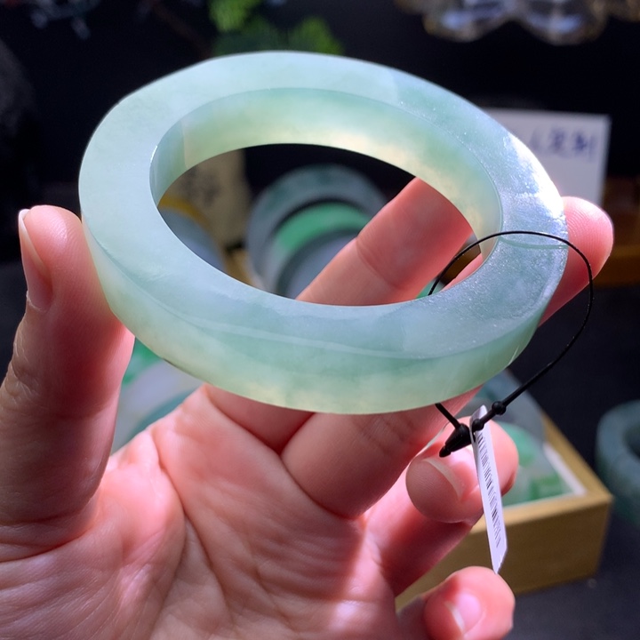 定制翡翠未镶嵌翡翠手镯
