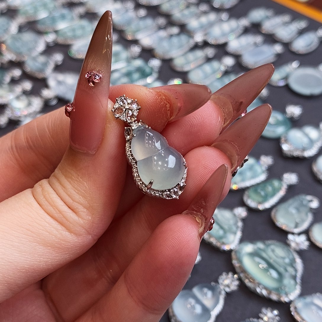 翡翠吊坠(不含链)18K金镶嵌