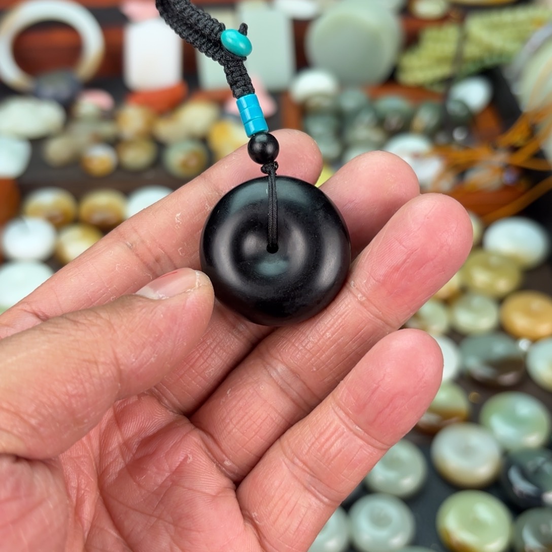 和田玉（糖玉）颈饰未镶嵌