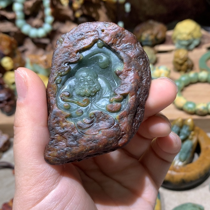 未镶嵌岫岩河磨玉（透闪石质玉）把件