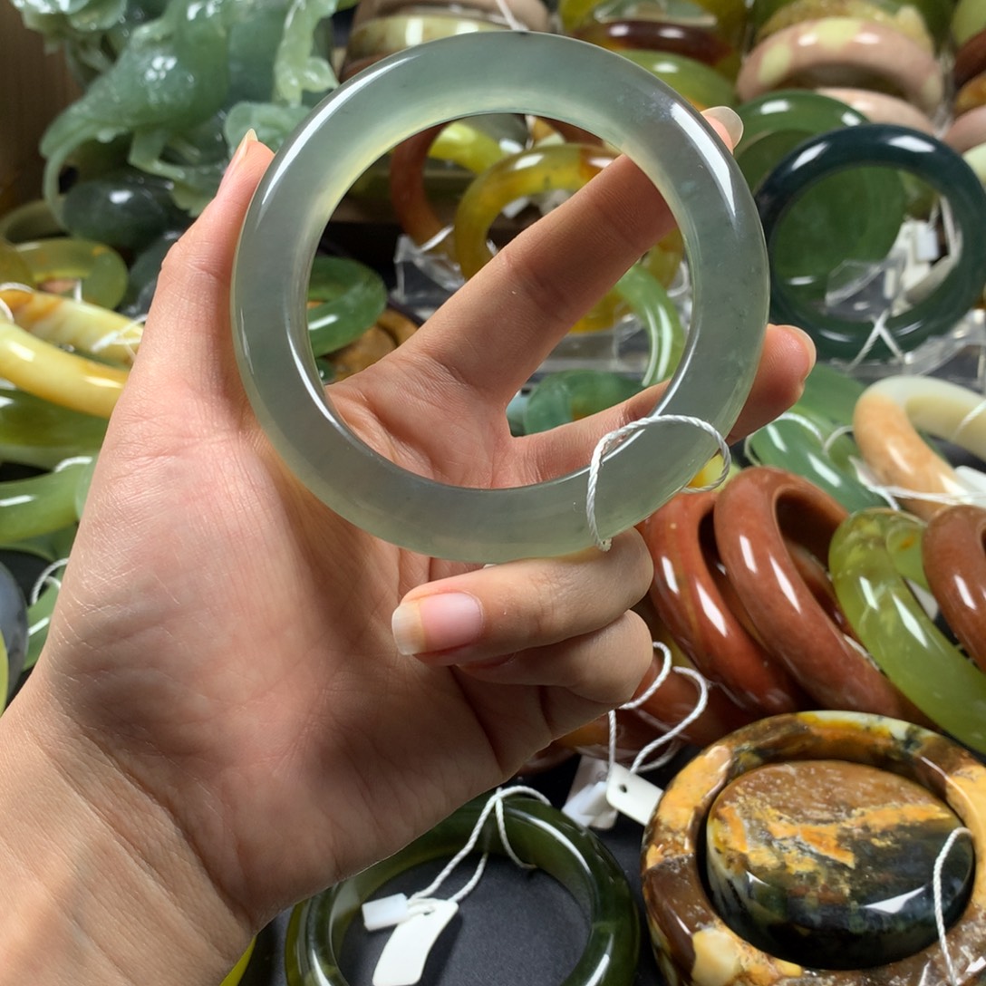 蛇纹石玉未镶嵌手镯