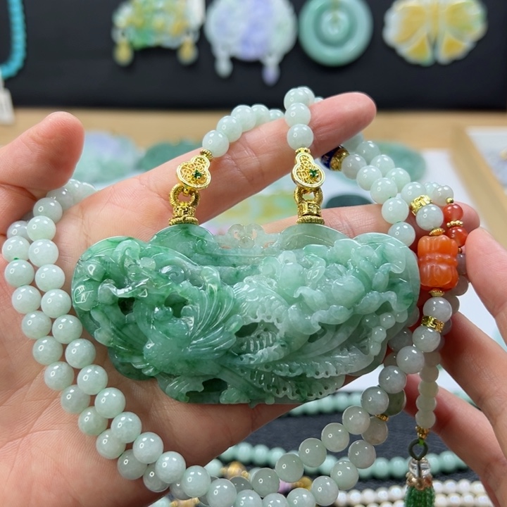 颈饰未镶嵌翡翠吊坠