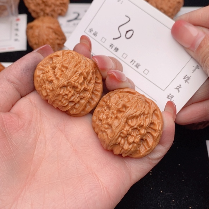 文玩核桃吊坠包*长40白狮子30