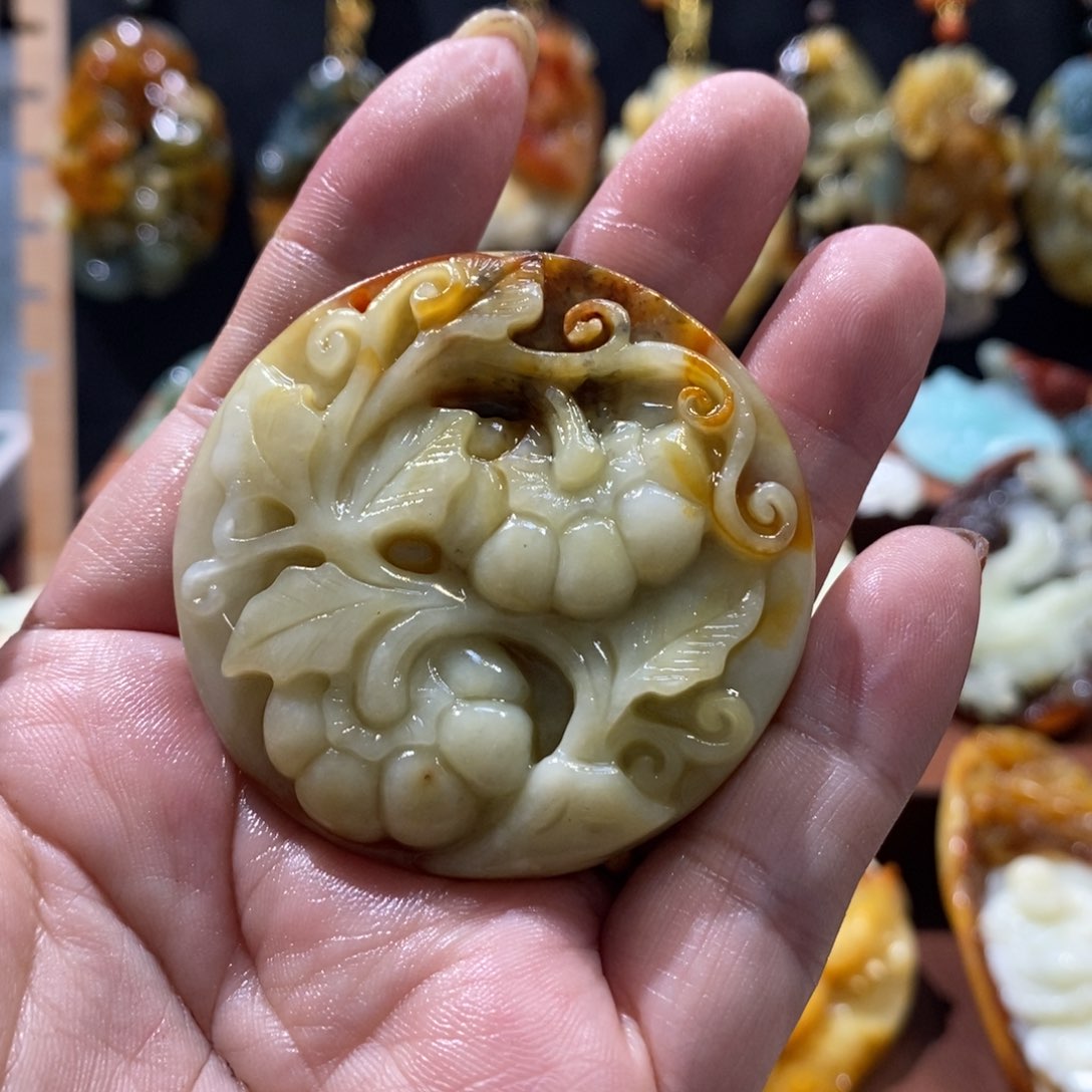 蛇纹石玉未镶嵌颈饰