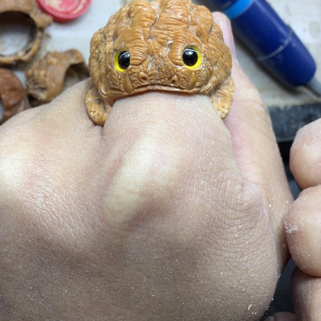 核桃雕刻金蟾扳指20内径