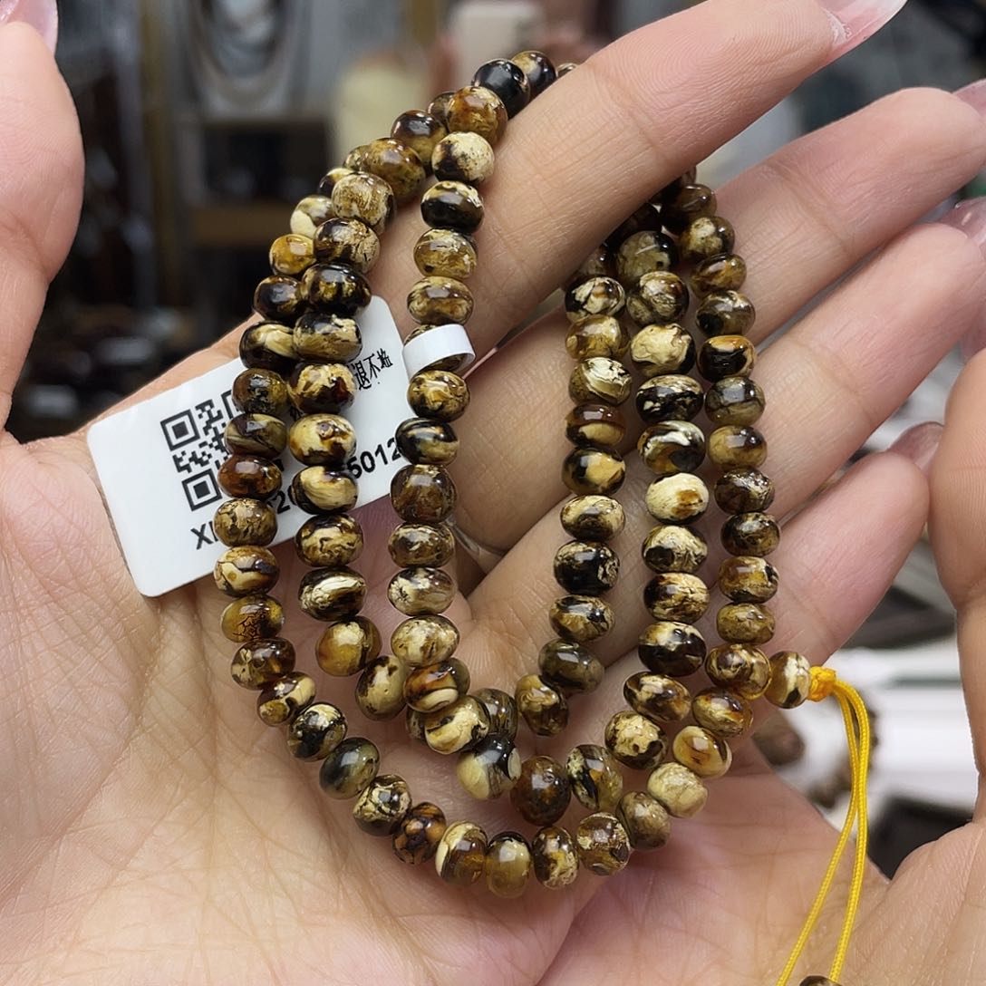 琥珀裸石未镶嵌抚顺琥珀6+熊猫花