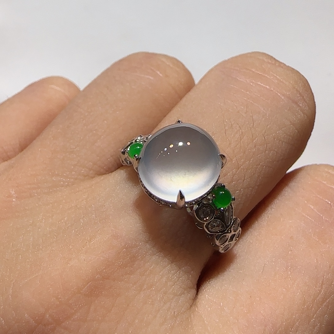 翡翠18K金镶嵌戒指蛋面