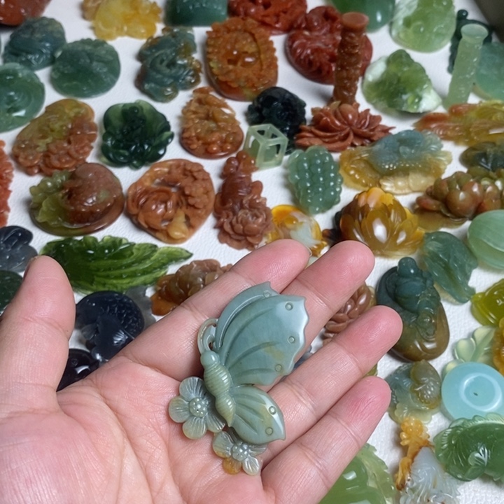 蛇纹石玉颈饰未镶嵌