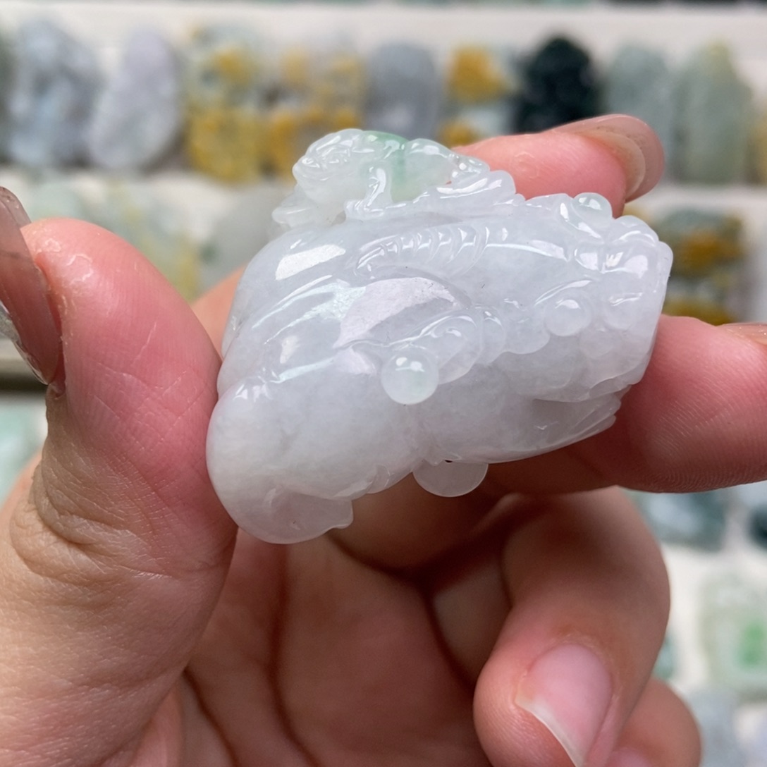 翡翠吊坠(赠链)未镶嵌