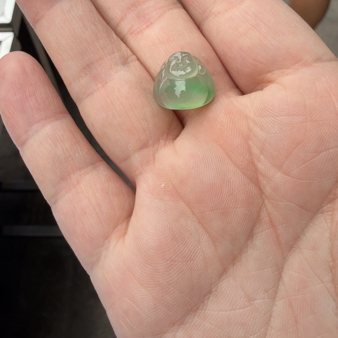 翡翠未镶嵌颈饰佛