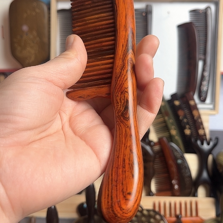 交趾黄檀（大红酸枝）微凹黄檀插齿梳子