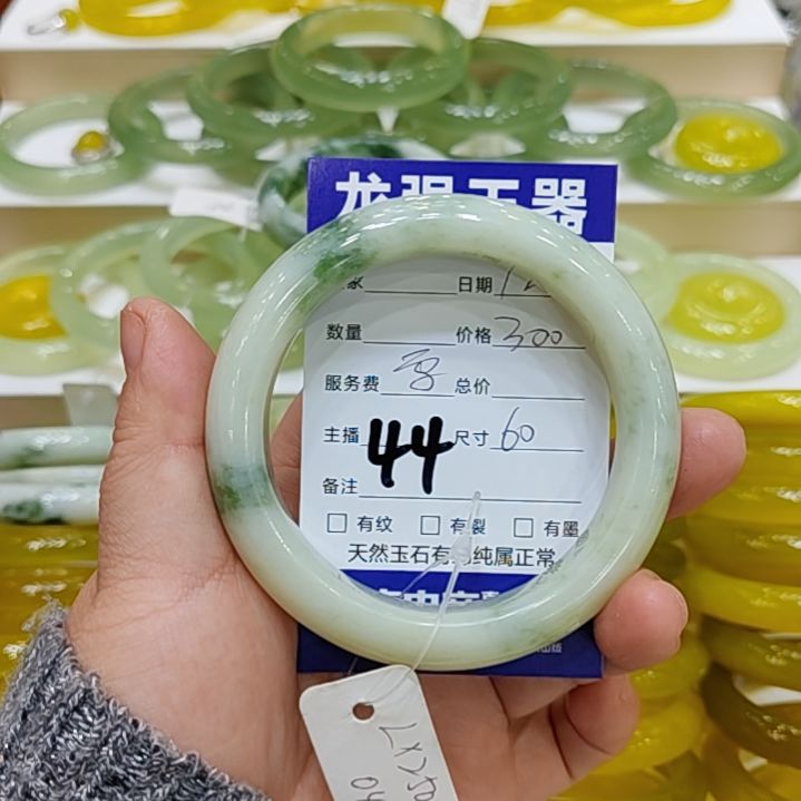 哈***哈透闪石-蛇纹石玉未镶嵌手镯